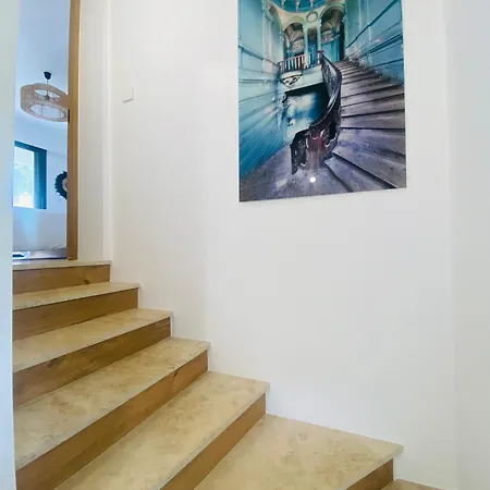 L'elegante *